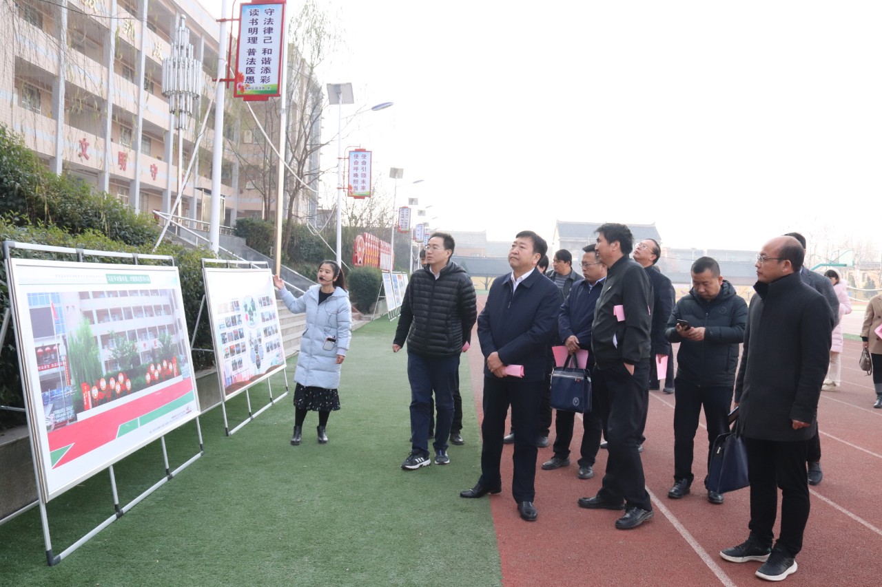 商州区政协视察调研全区“七五”普法工作