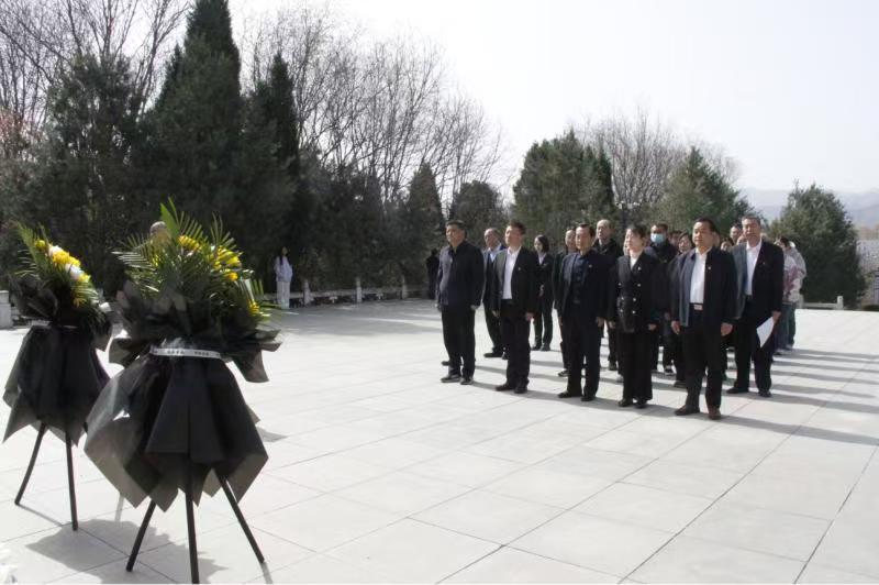 区政协机关党支部联合中国建设银行商州支行党支部开展“祭奠革命先烈 缅怀丰功伟绩” 主题党日活动