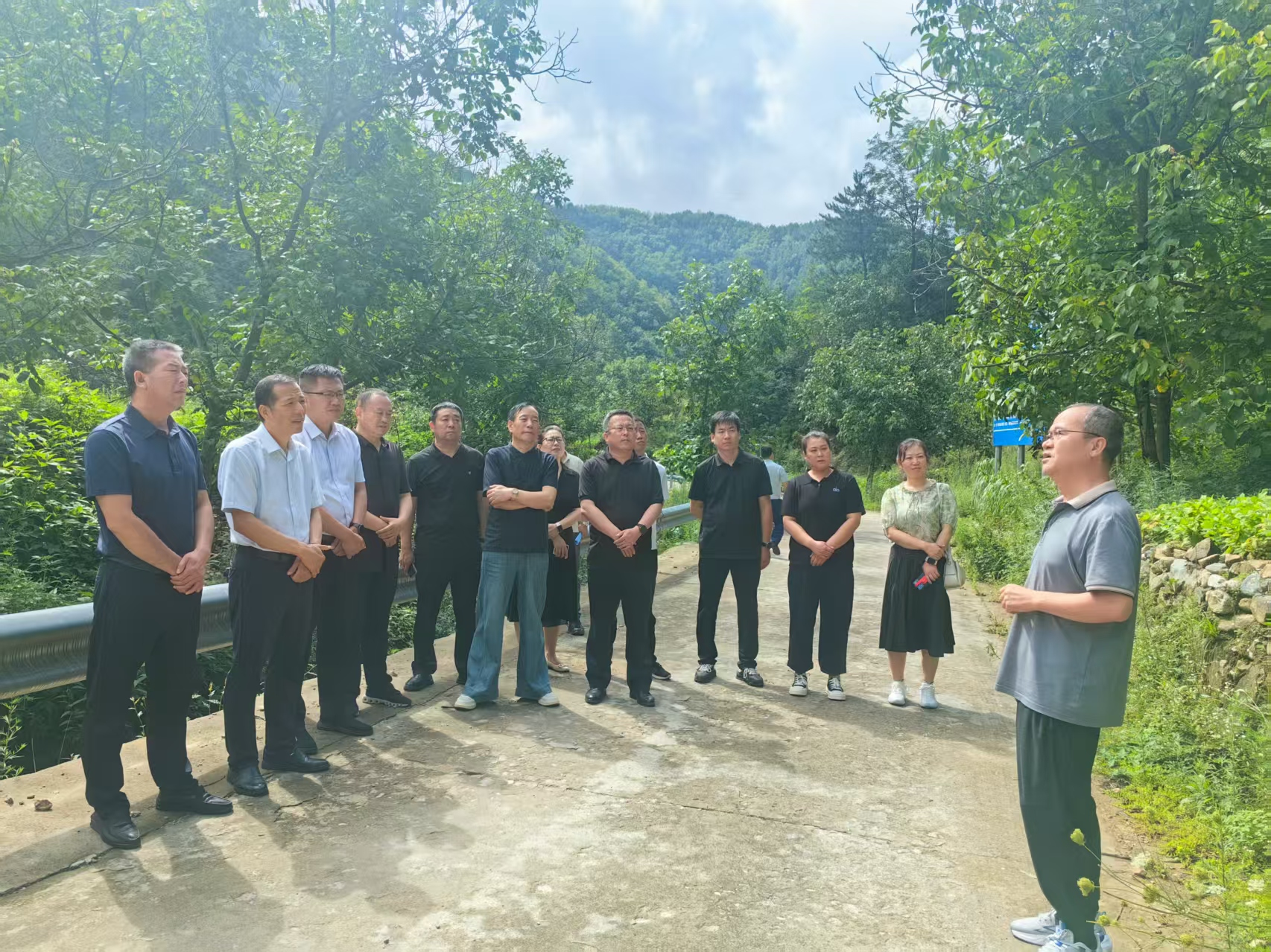 区政协对全区落实林长制  守牢生态安全屏障工作开展视察调研